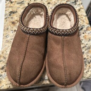 Girl UGG slippers